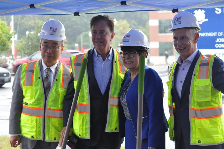 President Dr. Zulma Toro was joined by Dr. Ju Kim, Dean of the School of Engineering, Science, & Technology, Governor Ned Lamont and CSCU President Mark Ojakian for the groundbreaking.
