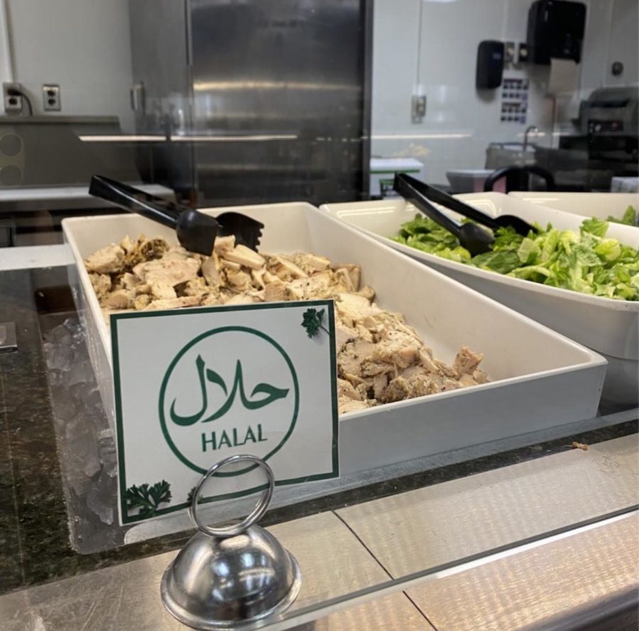 Halal sign in front of the chicken at the salad bar.