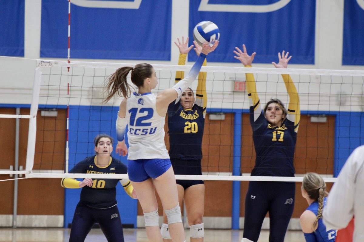 Volleyball Keeps Rolling With 3-0 Shutout of Merrimack