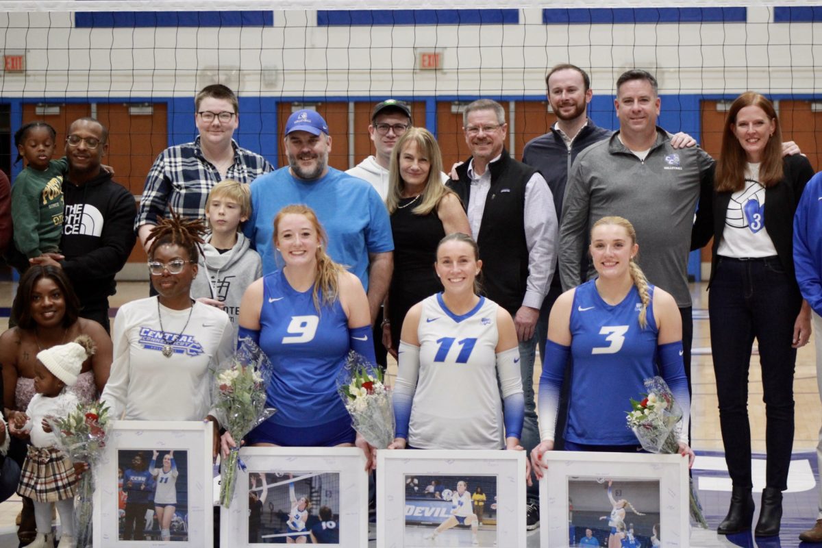 Volleyball Ends Season With a Loss on Senior Day