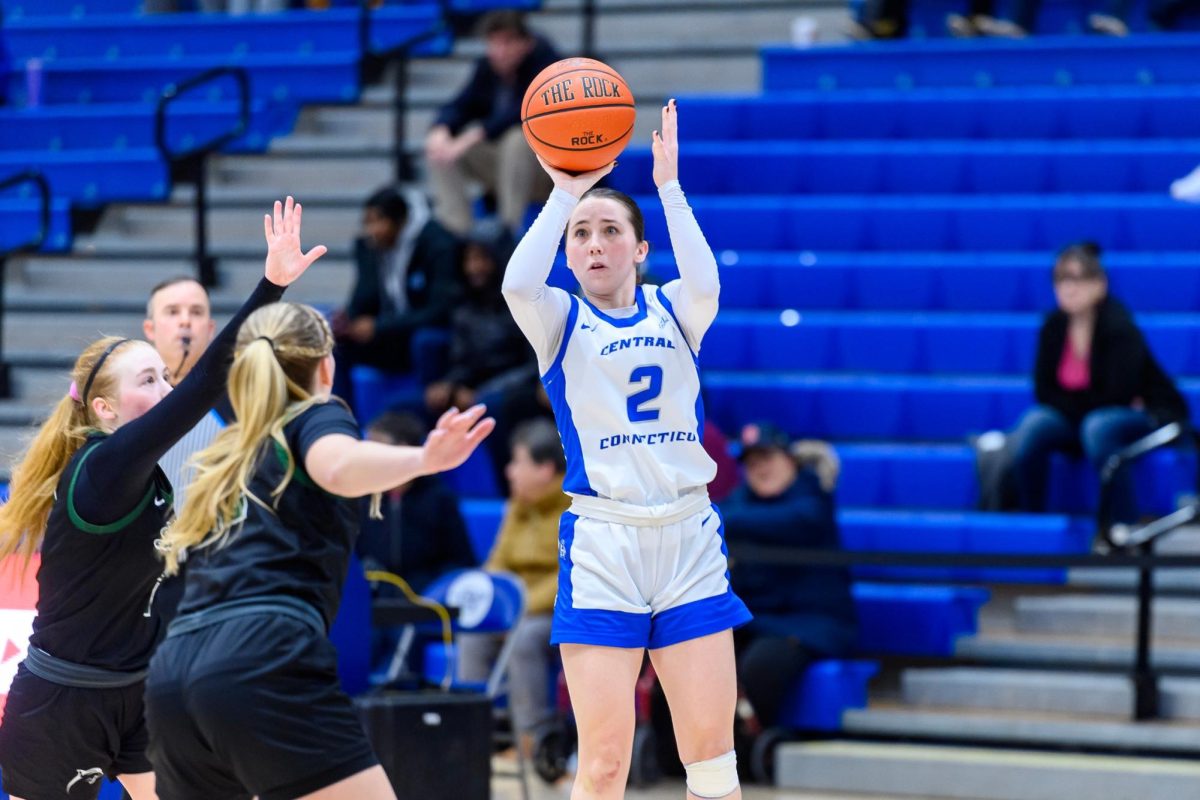 Belle Lanpher pulling up for a jump shot during Saturday's 67-50 win over Le Moyne.